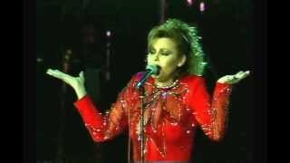 La gata bajo la lluvia. Rocío Dúrcal