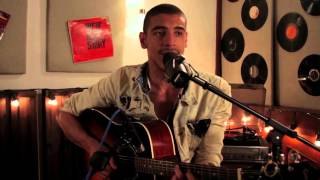 Un beso de desayuno. Manuel Medrano Cover