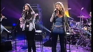 Y quisiera. Ella baila sola